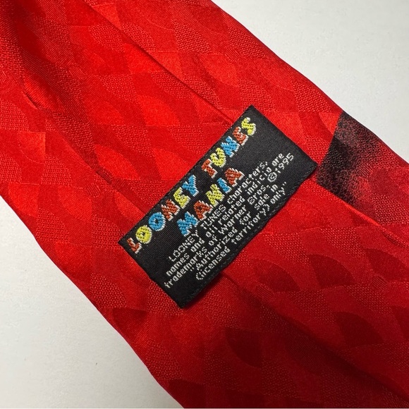 Vintage Looney Tunes Mania Necktie Featuring Sylvester the Cat, with Tweety Bird - Picture 6 of 6